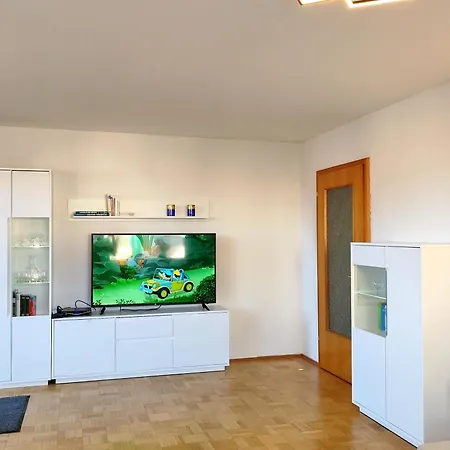 Grosszuegige Mit Balkon Und Aussenbereich Im Gaestehaus - Apartmán