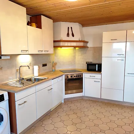 Grosszuegige Mit Balkon Und Aussenbereich Im Gaestehaus - *