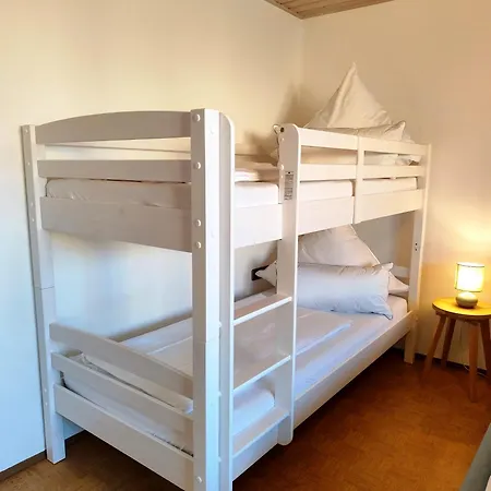 Grosszuegige Mit Balkon Und Aussenbereich Im Gaestehaus - *