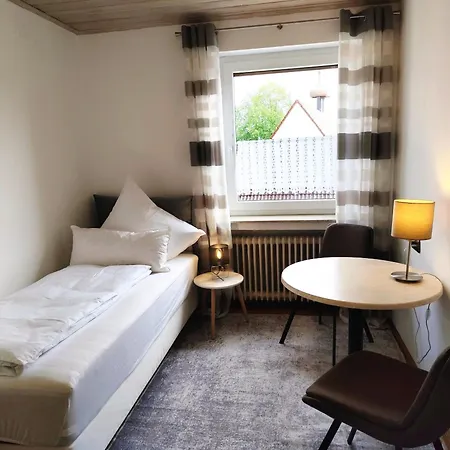 Grosszuegige Mit Balkon Und Aussenbereich Im Gaestehaus - *