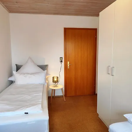 Grosszuegige Mit Balkon Und Aussenbereich Im Gaestehaus - * Ehingen am Ries