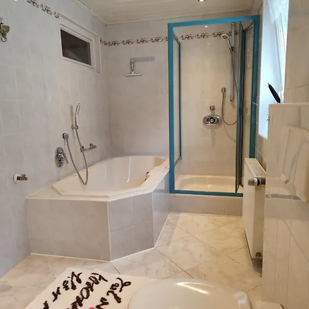 Grosszuegige Mit Balkon Und Aussenbereich Im Gaestehaus - * Ehingen am Ries