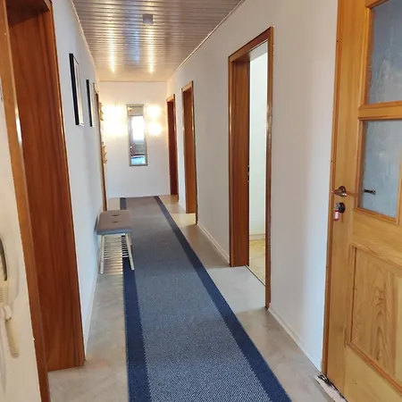 Grosszuegige Mit Balkon Und Aussenbereich Im Gaestehaus - Apartmán *
