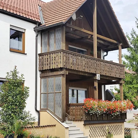 Apartmán Grosszuegige Mit Balkon Und Aussenbereich Im Gaestehaus - *